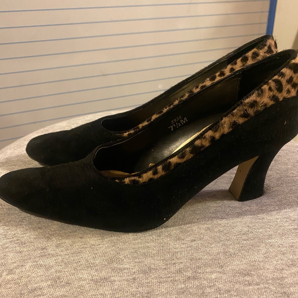 Very nice , j.Renee original price 99$